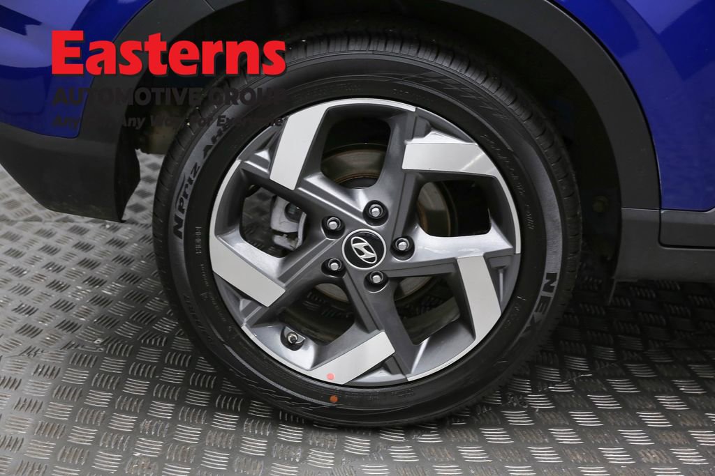 Used 2025 Hyundai Venue SEL image 31