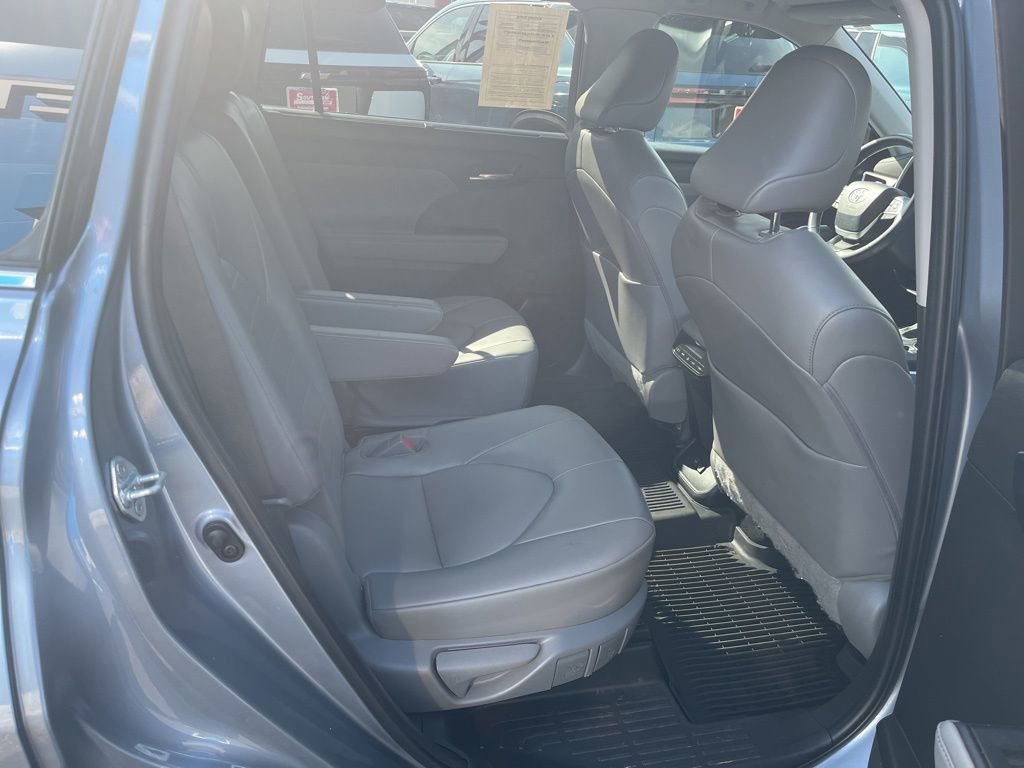 Used 2022 Toyota Highlander XLE image 31