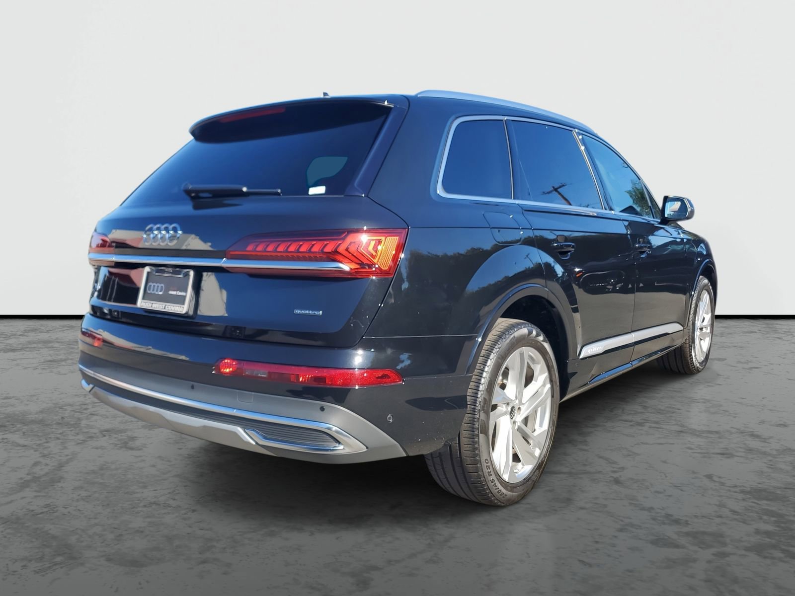 Used 2023 Audi Q7 3.0T Premium w/ Convenience Package image 4