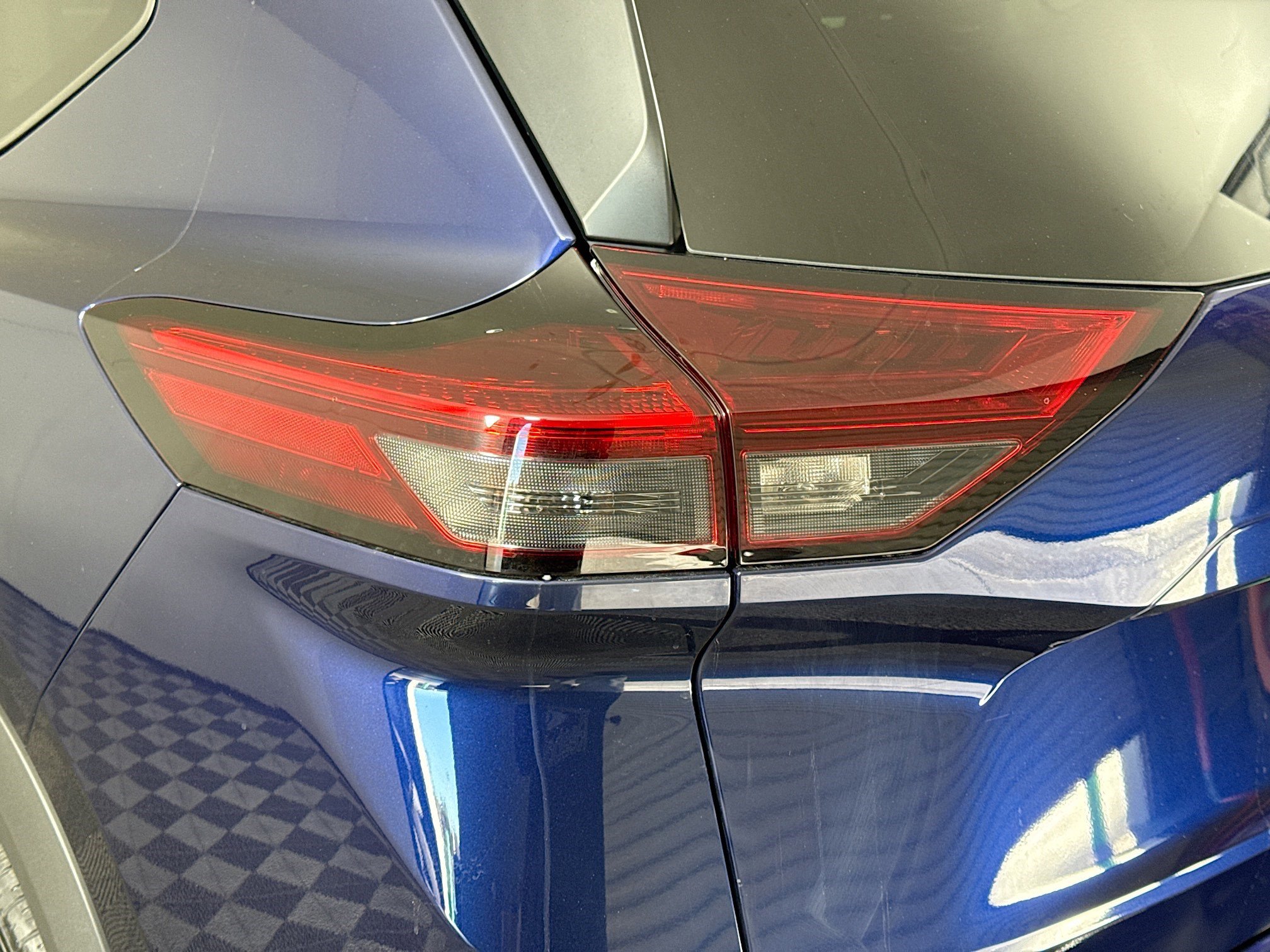 Used 2025 Nissan Rogue SV image 36