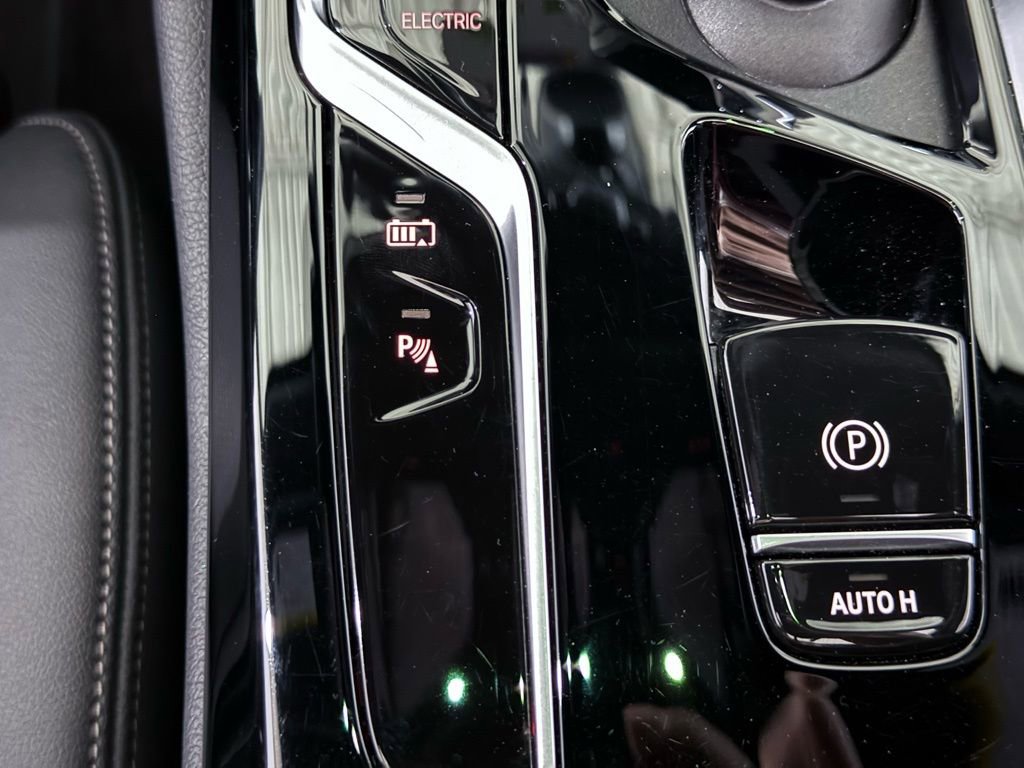 Used 2023 BMW 530e xDrive w/ Premium Package image 39