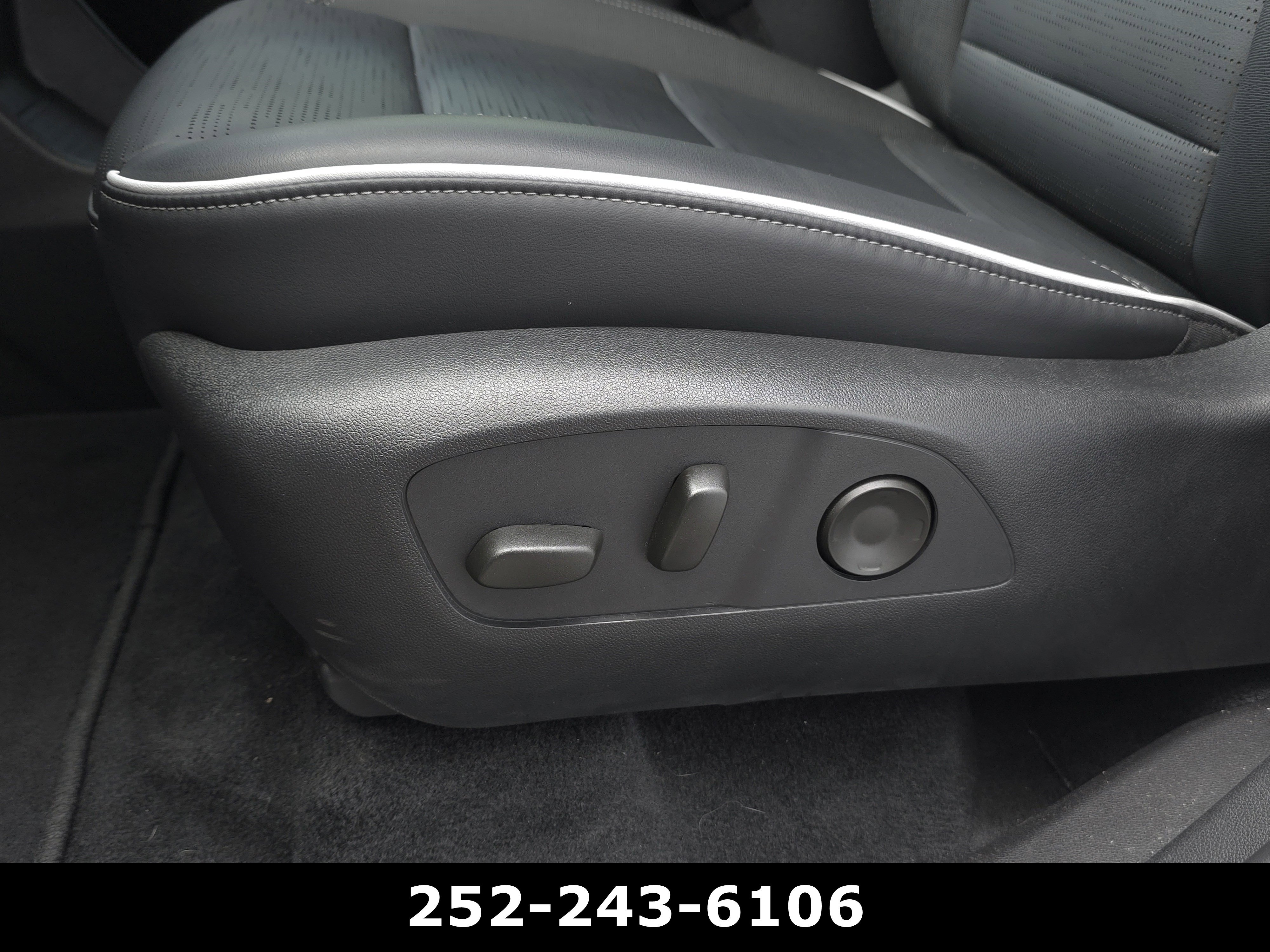 Used 2025 Buick Enclave Sport Touring w/ Super Cruise Package FWD image 11