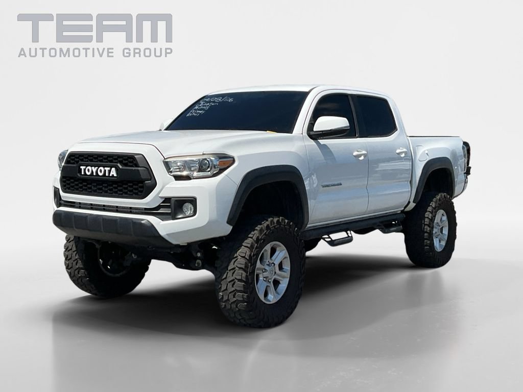 Used 2018 Toyota Tacoma TRD Off-Road AWD/4WD image 3