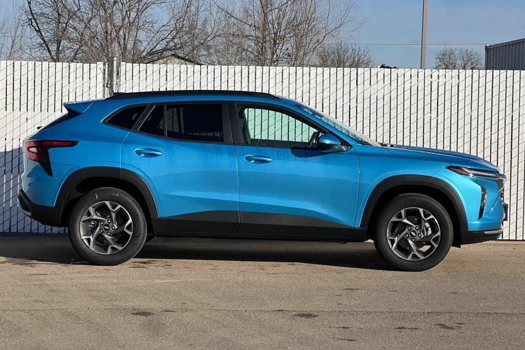 New 2026 Chevrolet Trax LT w/ Driver Confidence Package FWD image 3