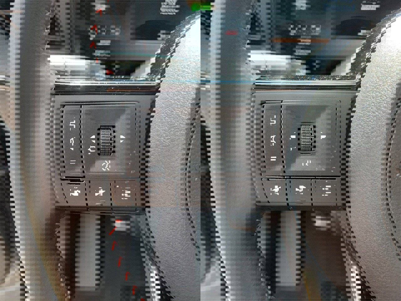 Used 2025 Nissan Kicks SR image 19