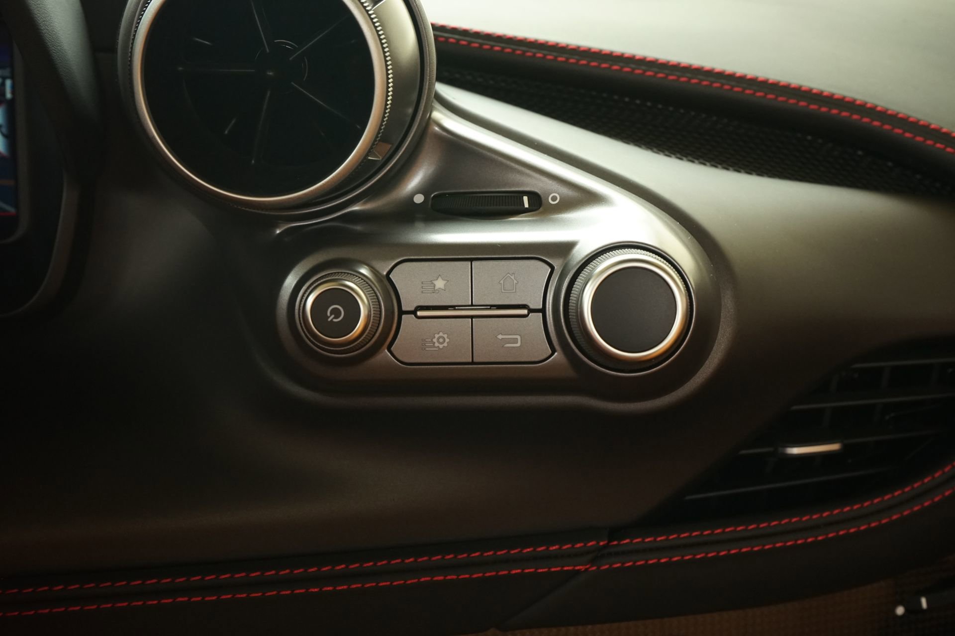 Used 2022 Ferrari F8 Tributo RWD image 30