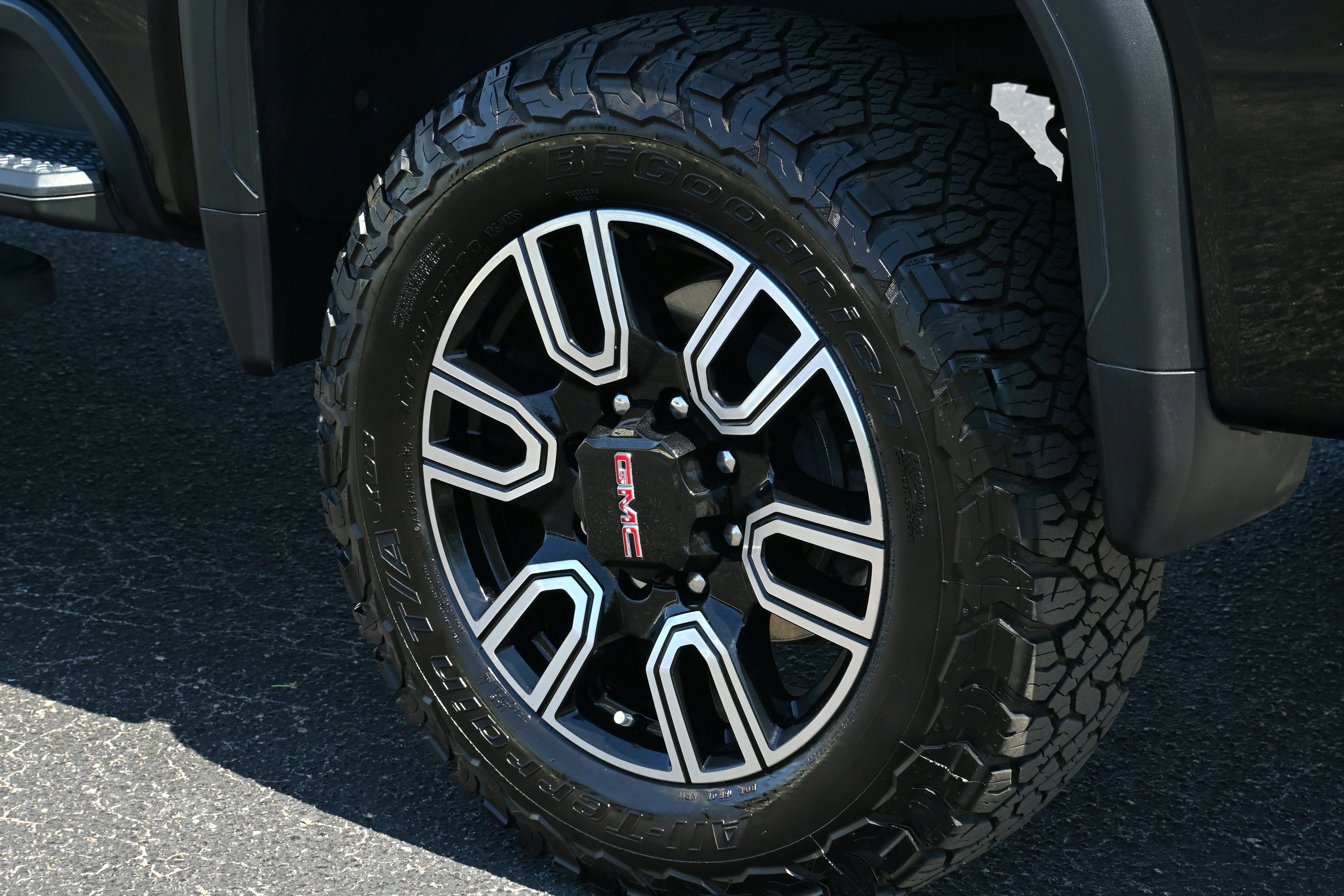 Used 2022 GMC Sierra 2500 AT4 w/ AT4 Preferred Package image 37
