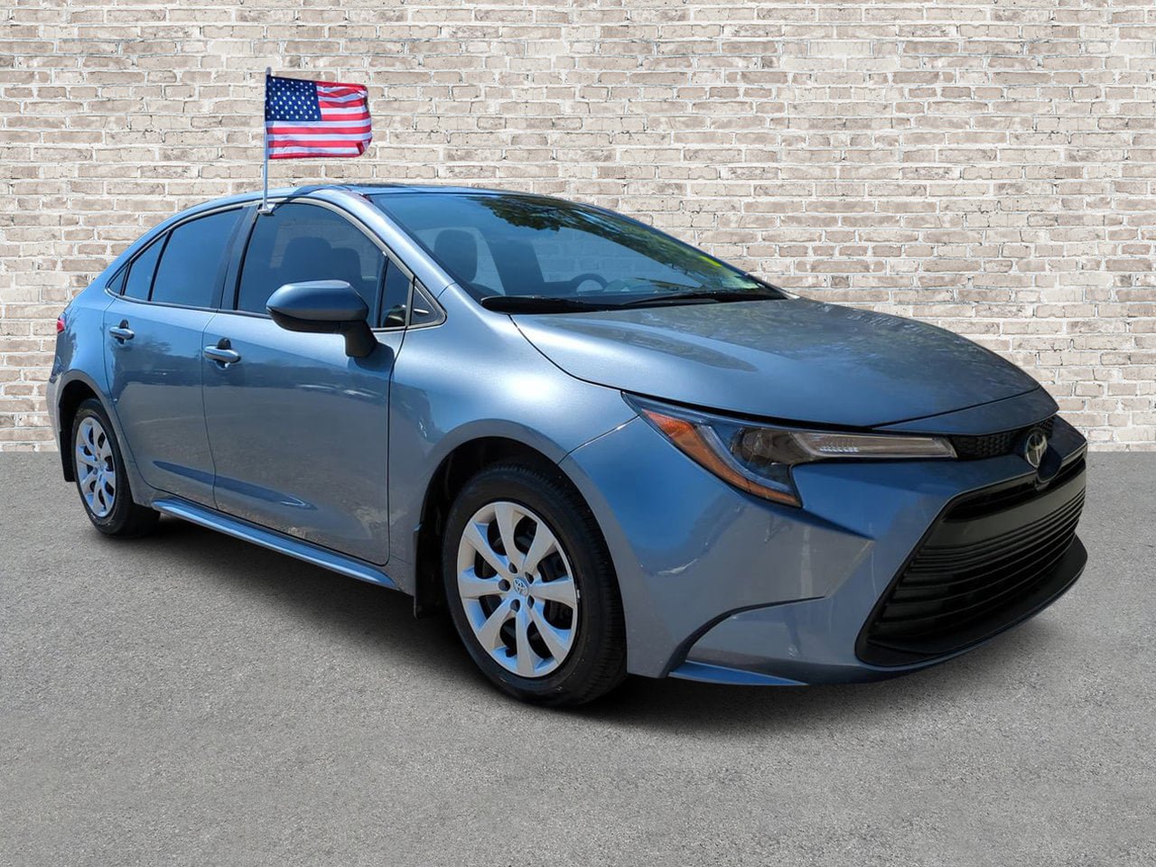 Used 2026 Toyota Corolla LE FWD image 1