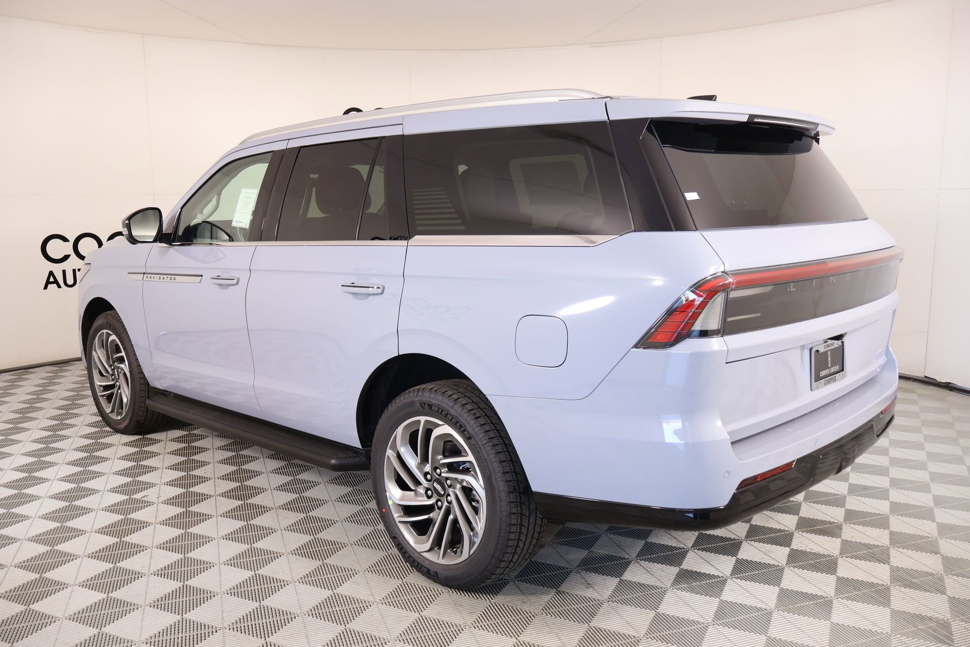 New 2026 Lincoln Navigator Premiere AWD/4WD image 23