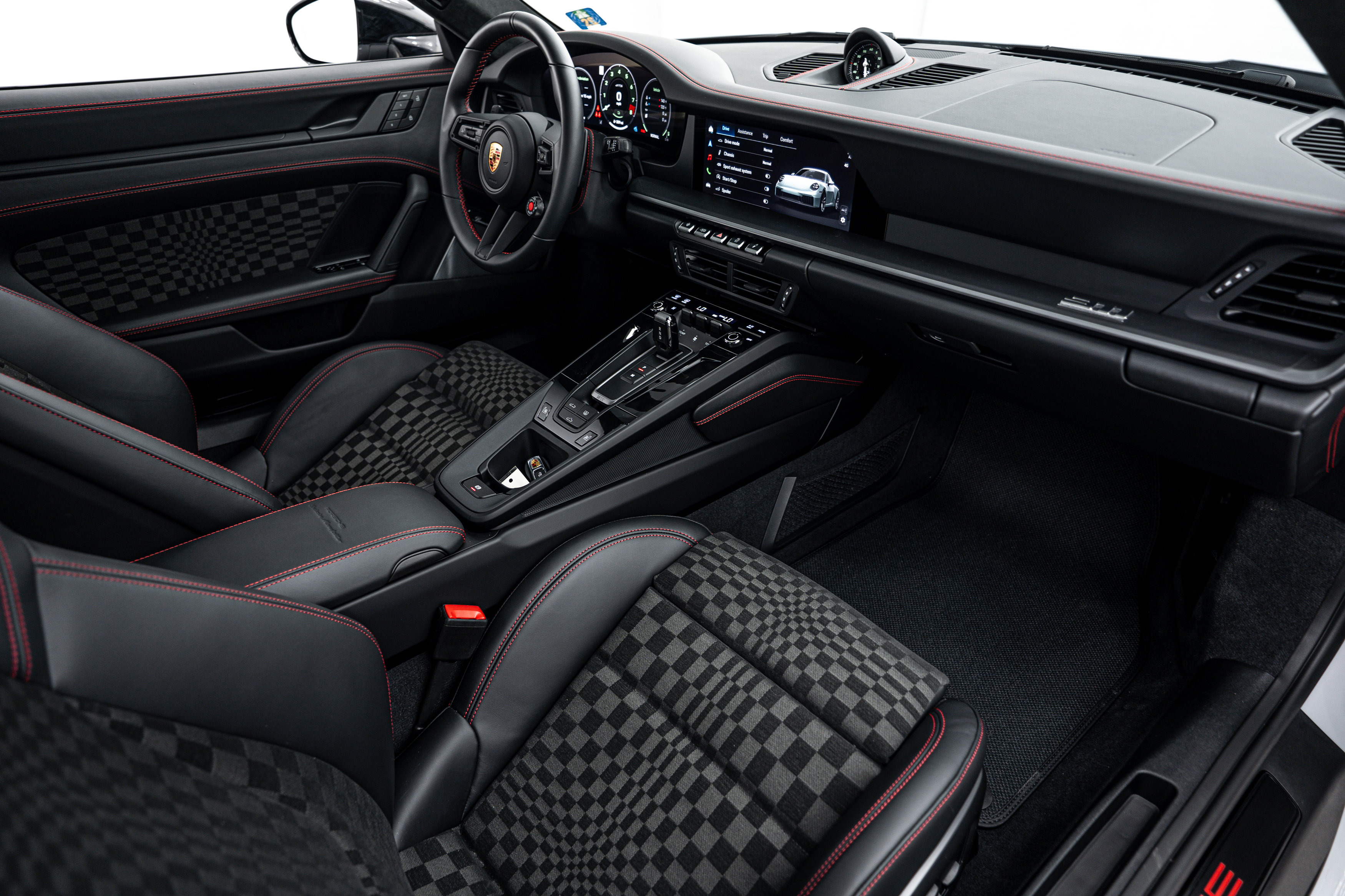 New 2026 Porsche 911 Carrera 4 GTS image 15