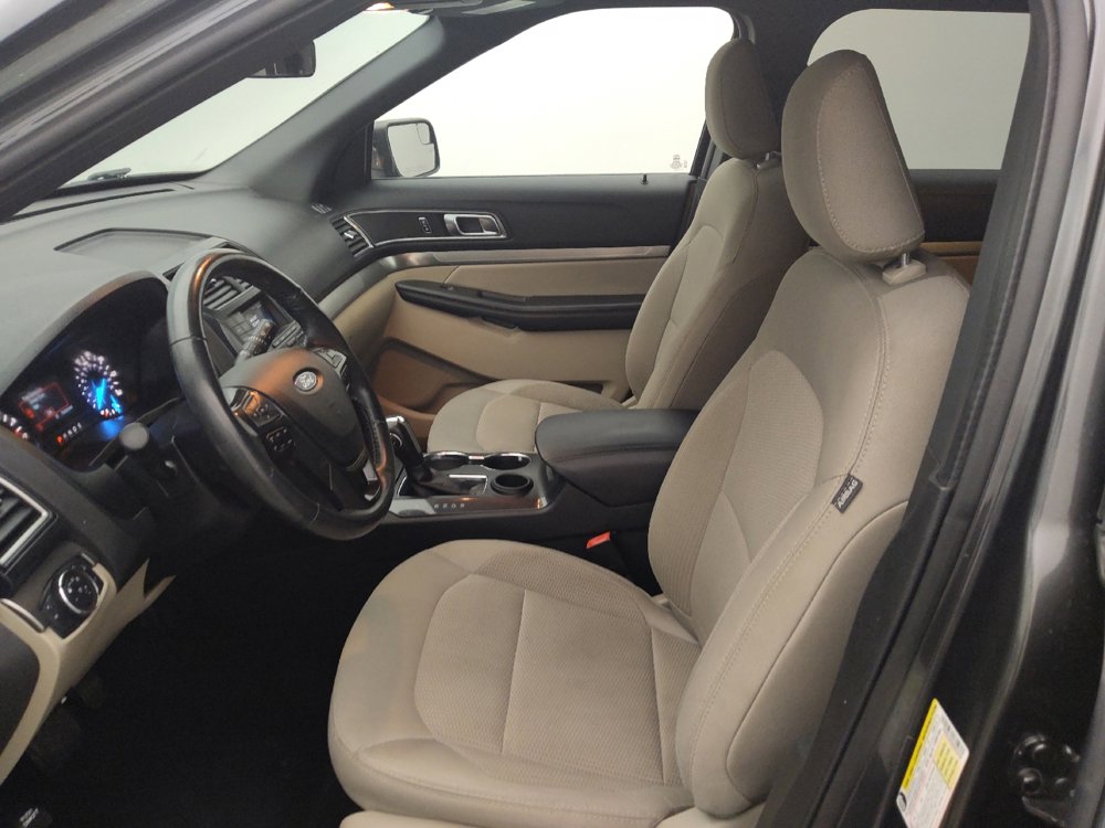 Used 2019 Ford Explorer XLT FWD image 17