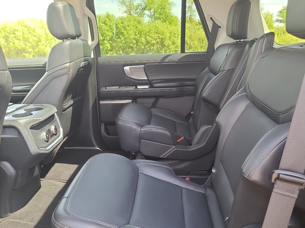 Used 2025 Ford Expedition Platinum AWD/4WD image 36