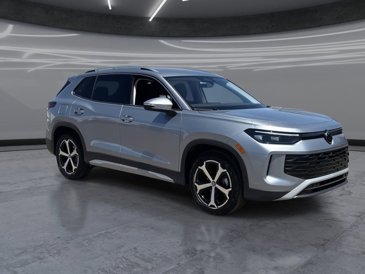 New 2026 Volkswagen Tiguan SE FWD image 2