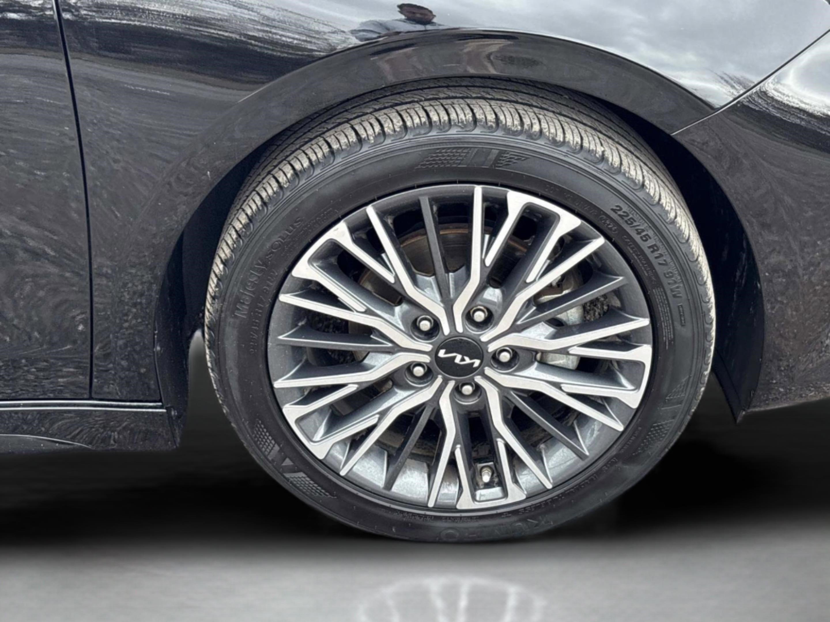 Used 2023 Kia Forte GT-Line w/ GT-Line Premium Package image 9