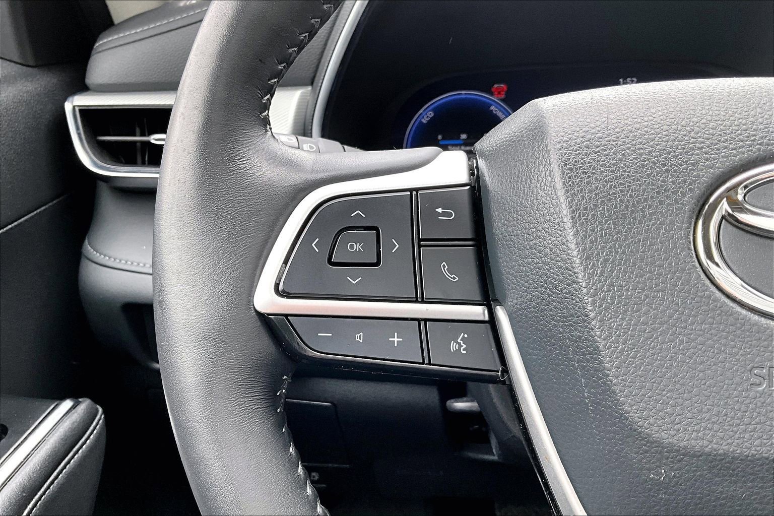 Used 2023 Toyota Highlander Platinum AWD/4WD image 11
