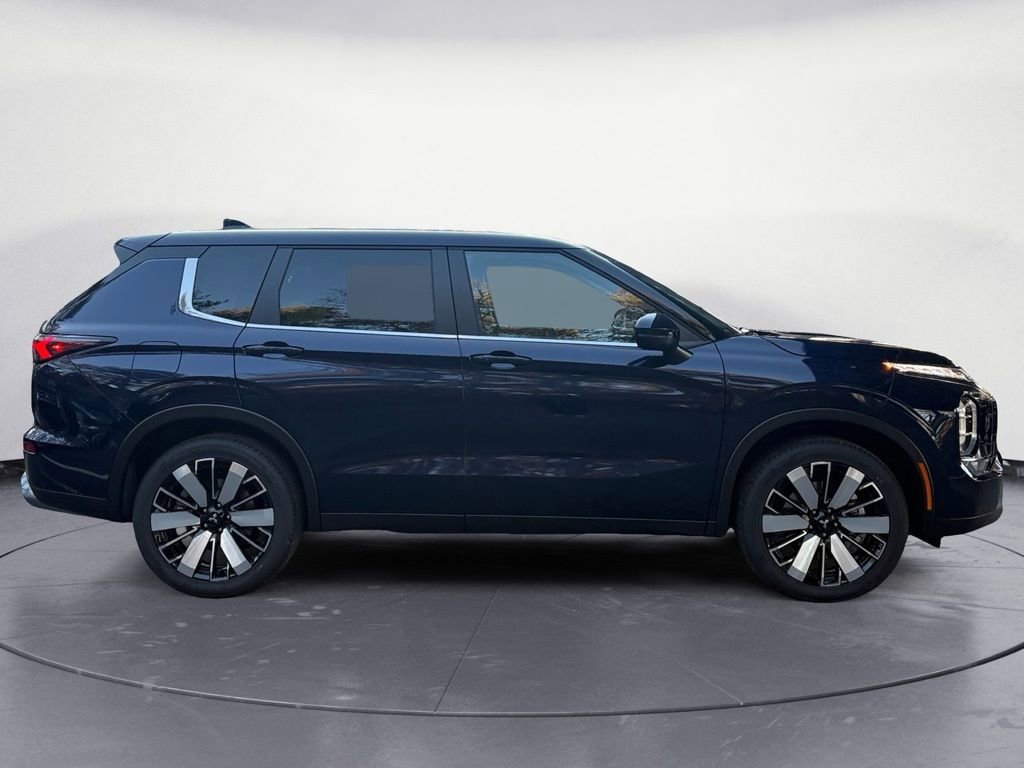New 2026 Mitsubishi Outlander SE image 6