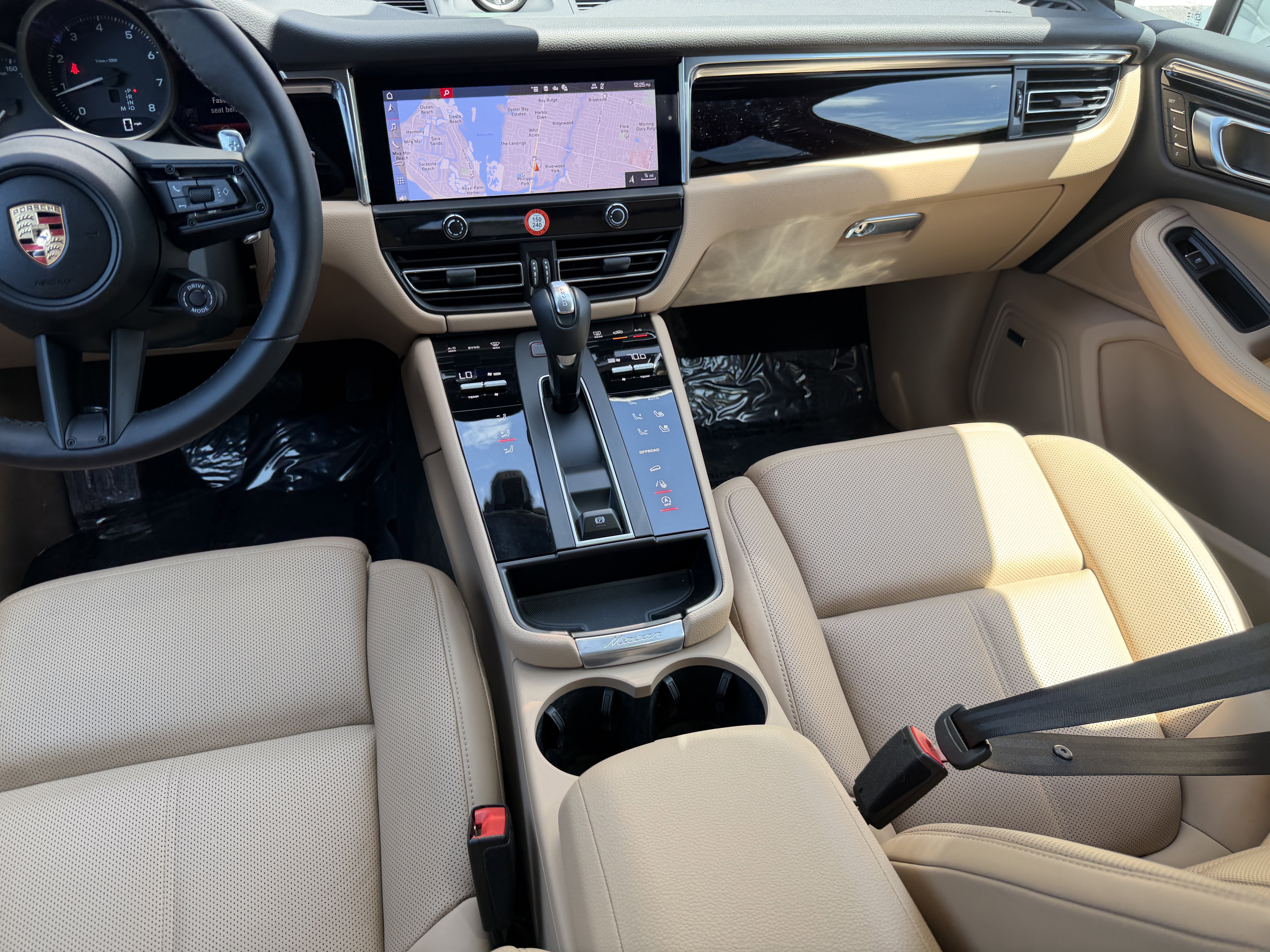 Certified 2025 Porsche Macan image 19