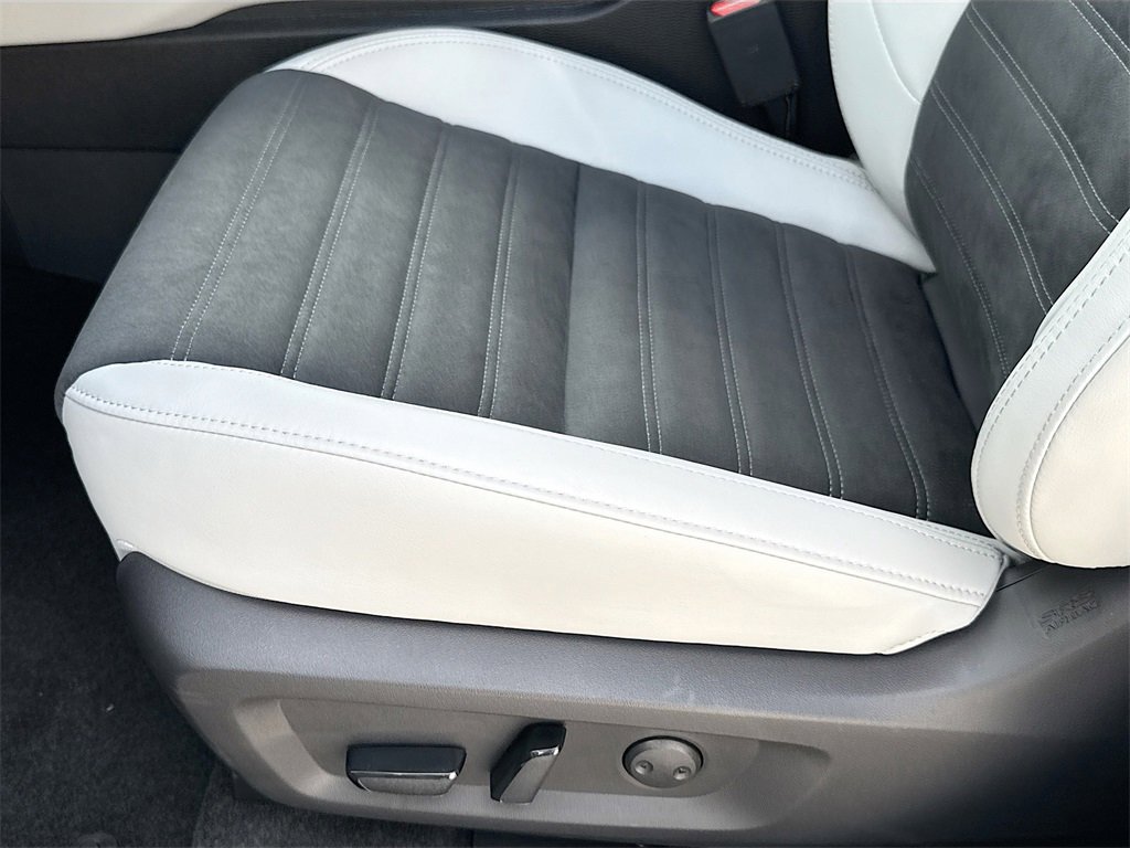 New 2025 Mitsubishi Outlander SE image 20