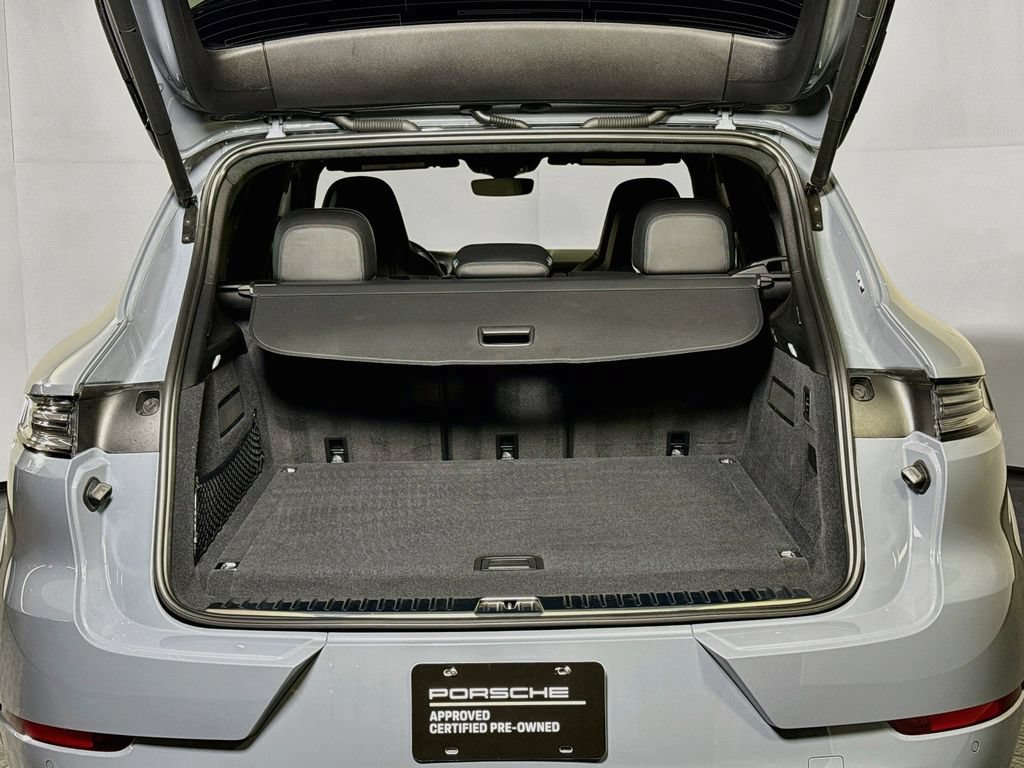 Certified 2024 Porsche Cayenne Turbo AWD/4WD image 24