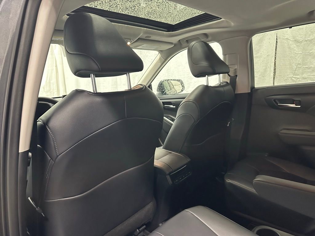 Used 2025 Toyota Highlander XLE image 51