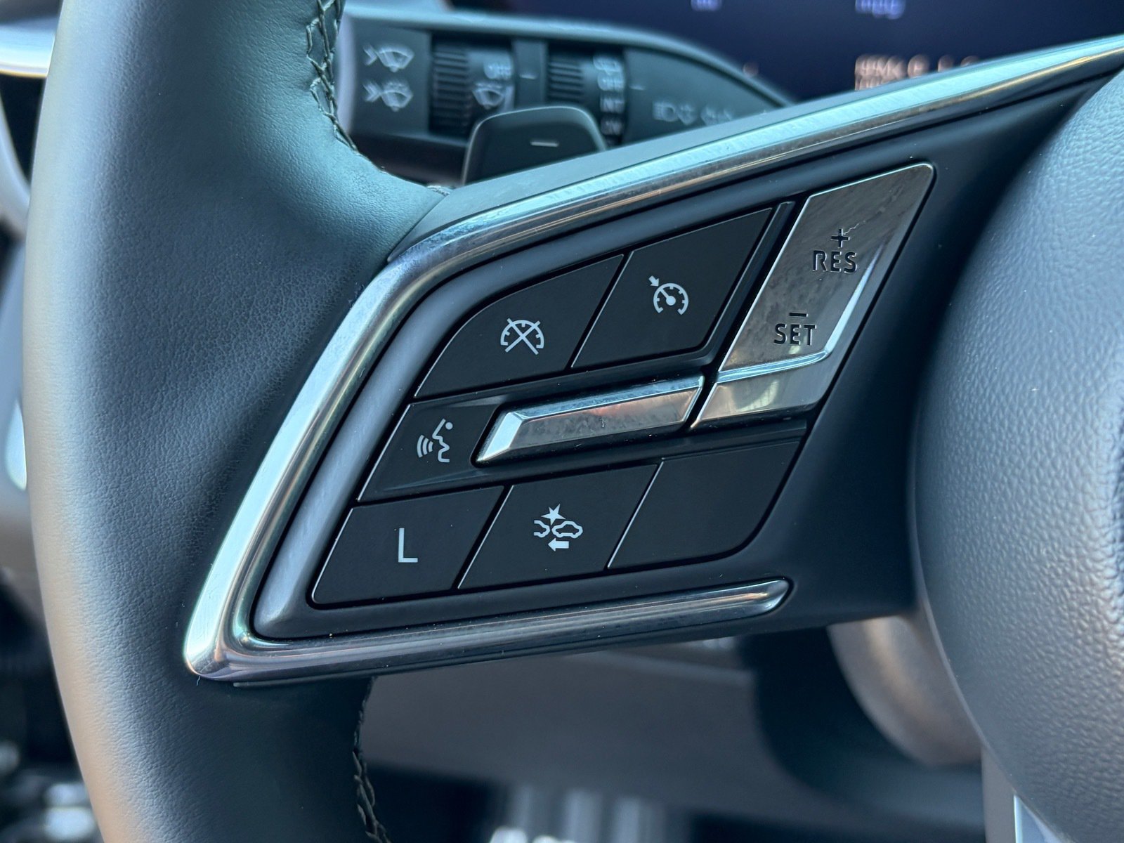 Used 2025 Buick Enclave Sport Touring w/ Power Package FWD image 25