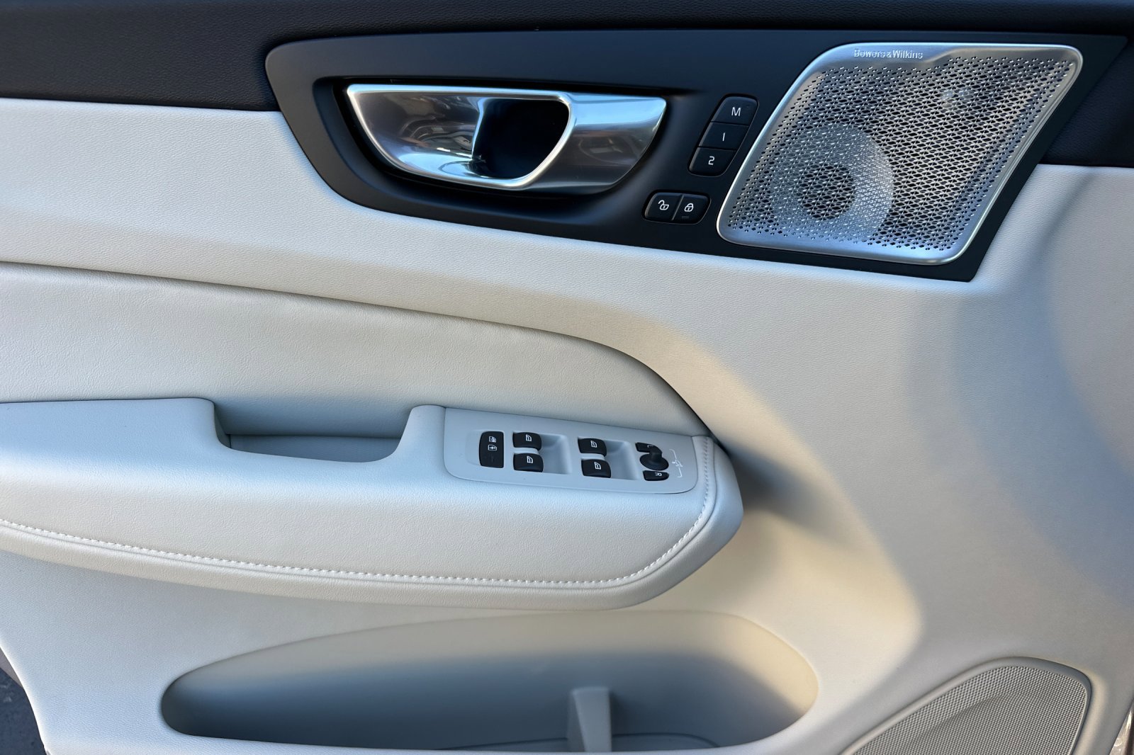 New 2026 Volvo XC60 B5 Ultra image 9