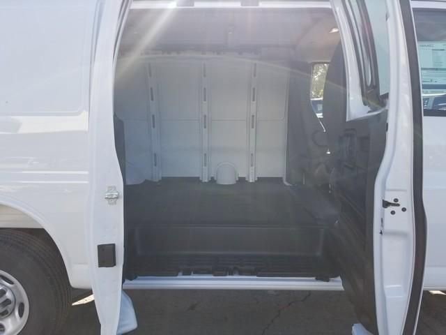 New 2025 GMC Savana 2500 w/ Driver Convenience Package RWD image 5