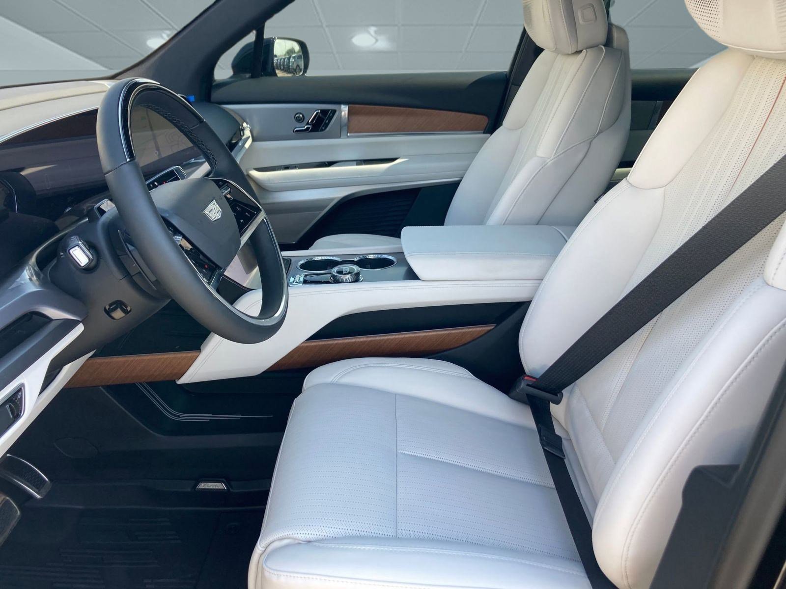New 2026 Cadillac Vistiq Luxury w/ LPO, Floor Liner Package image 4
