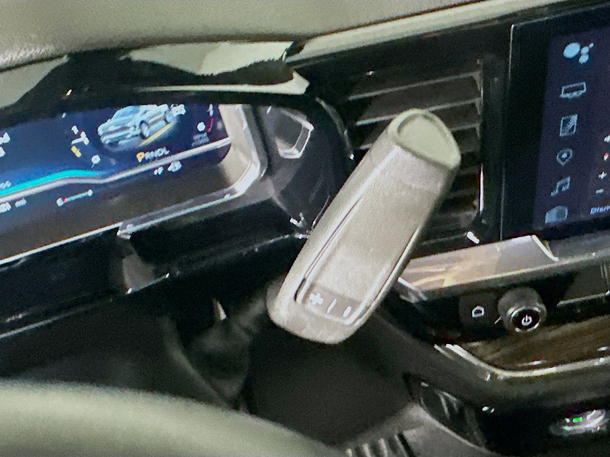 Used 2023 Chevrolet Silverado 1500 LT image 25