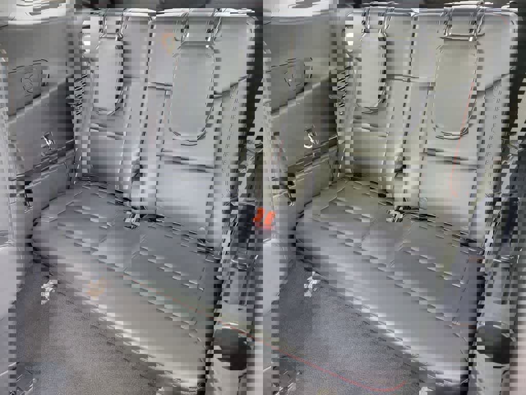 Certified 2025 Ford Explorer ST-Line image 14