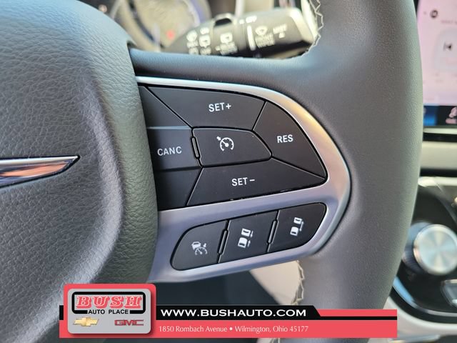 Used 2024 Chrysler Pacifica Touring-L FWD image 22