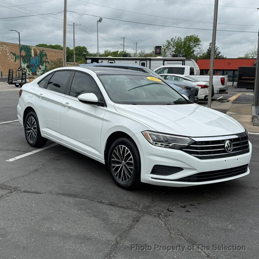Used 2019 Volkswagen Jetta SE FWD image 2