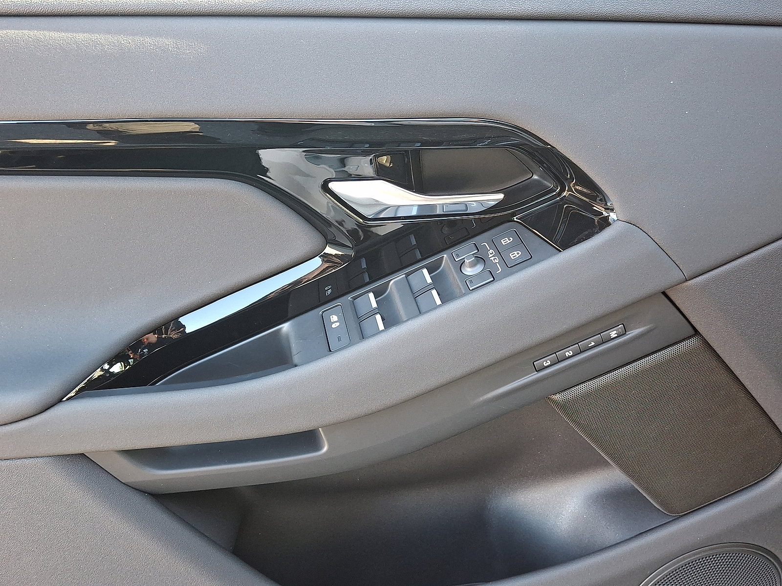 New 2026 Land Rover Range Rover Evoque S image 5