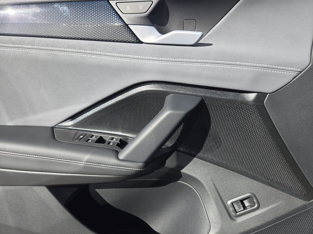 New 2026 Volkswagen Tiguan SE R-Line image 19