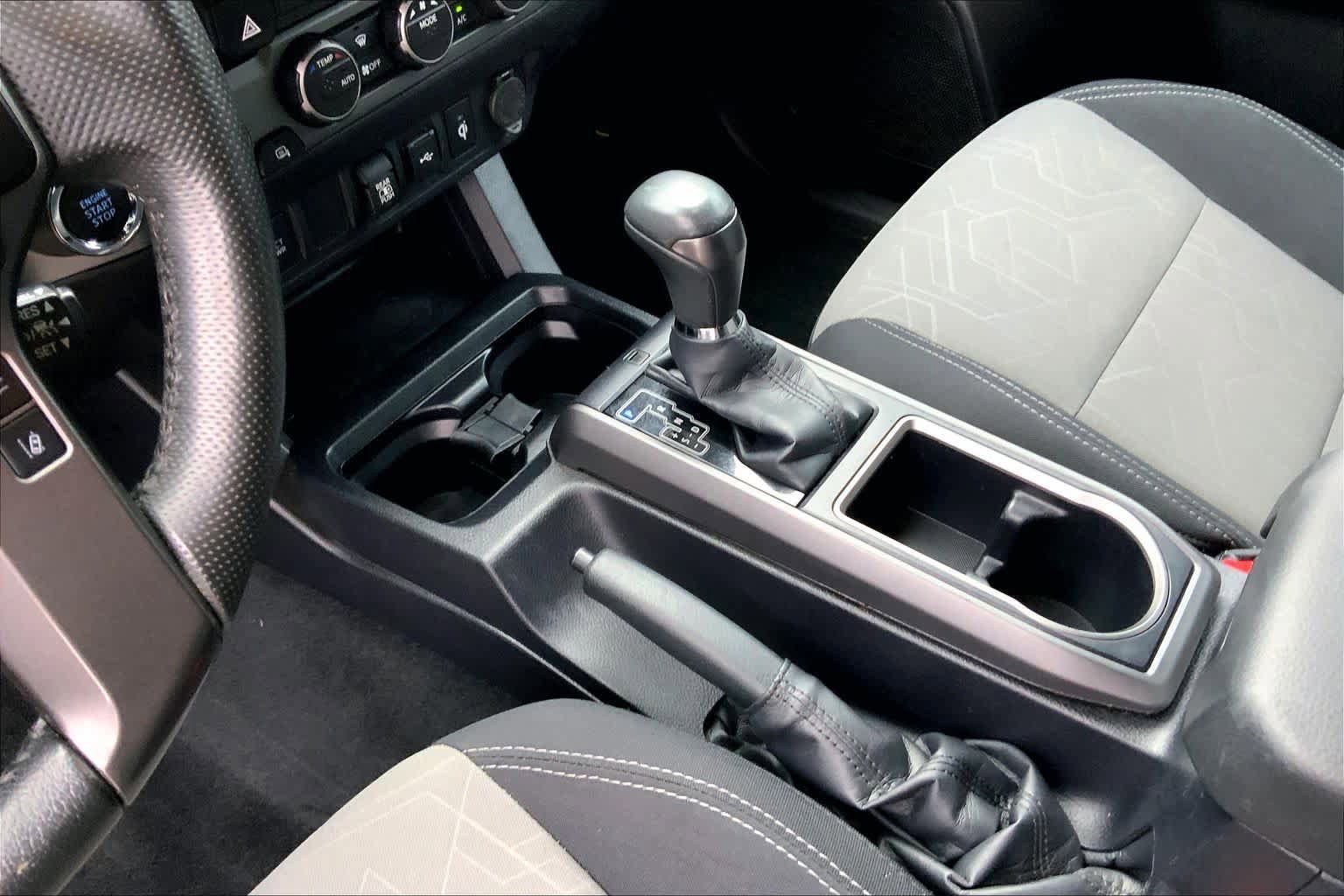 Used 2022 Toyota Tacoma TRD Off-Road AWD/4WD image 15