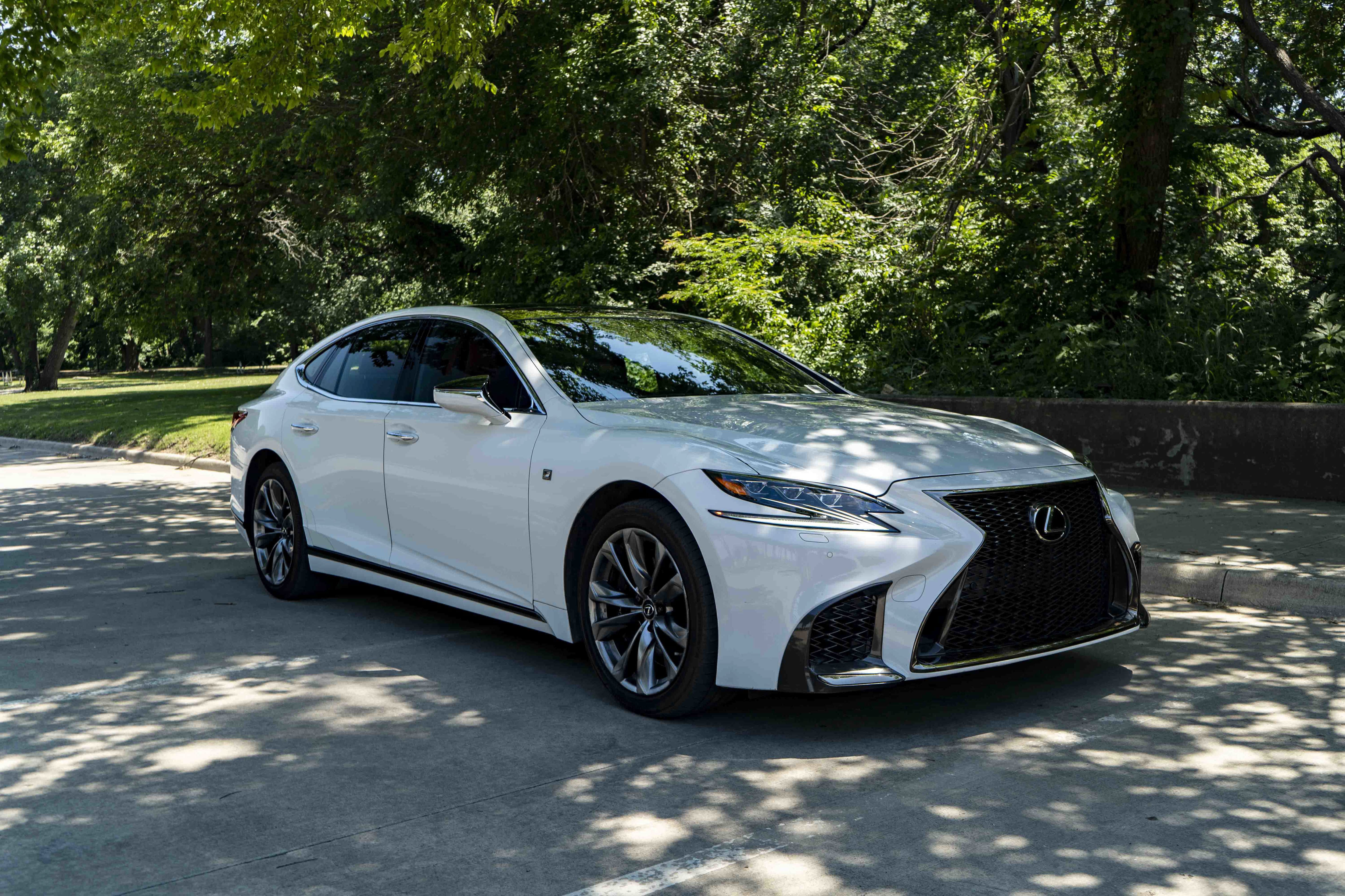Used 2019 Lexus LS 500 F Sport w/ Accessory Package (Z2) AWD/4WD image 2