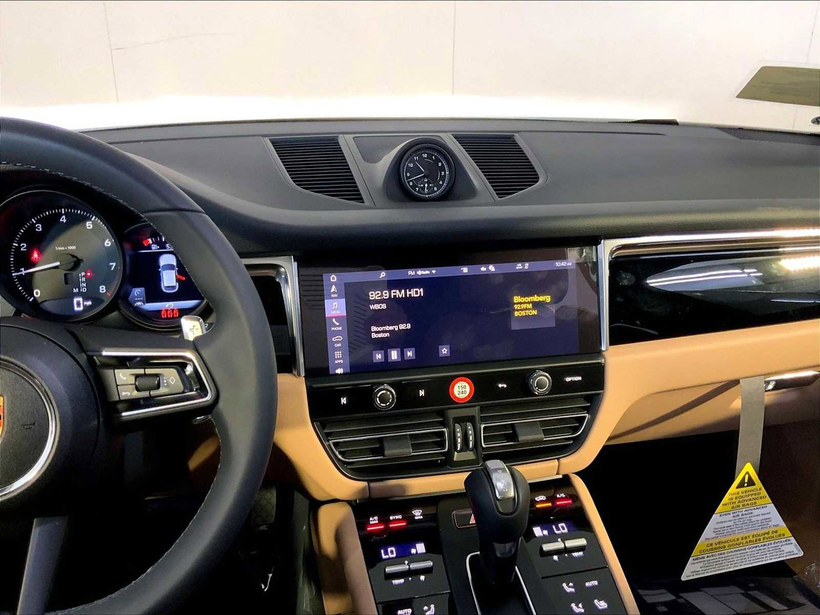 New 2025 Porsche Macan AWD/4WD image 16