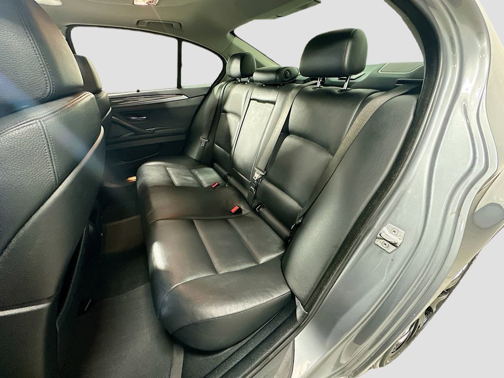 Used 2013 BMW 550i xDrive Sedan image 27