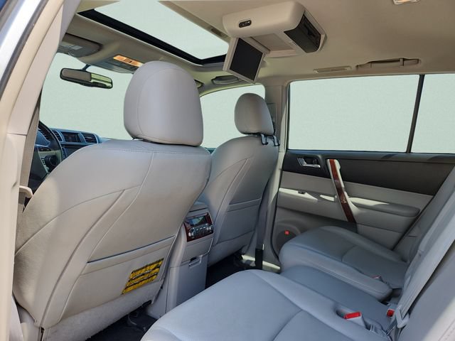 Used 2013 Toyota Highlander Limited AWD/4WD image 16