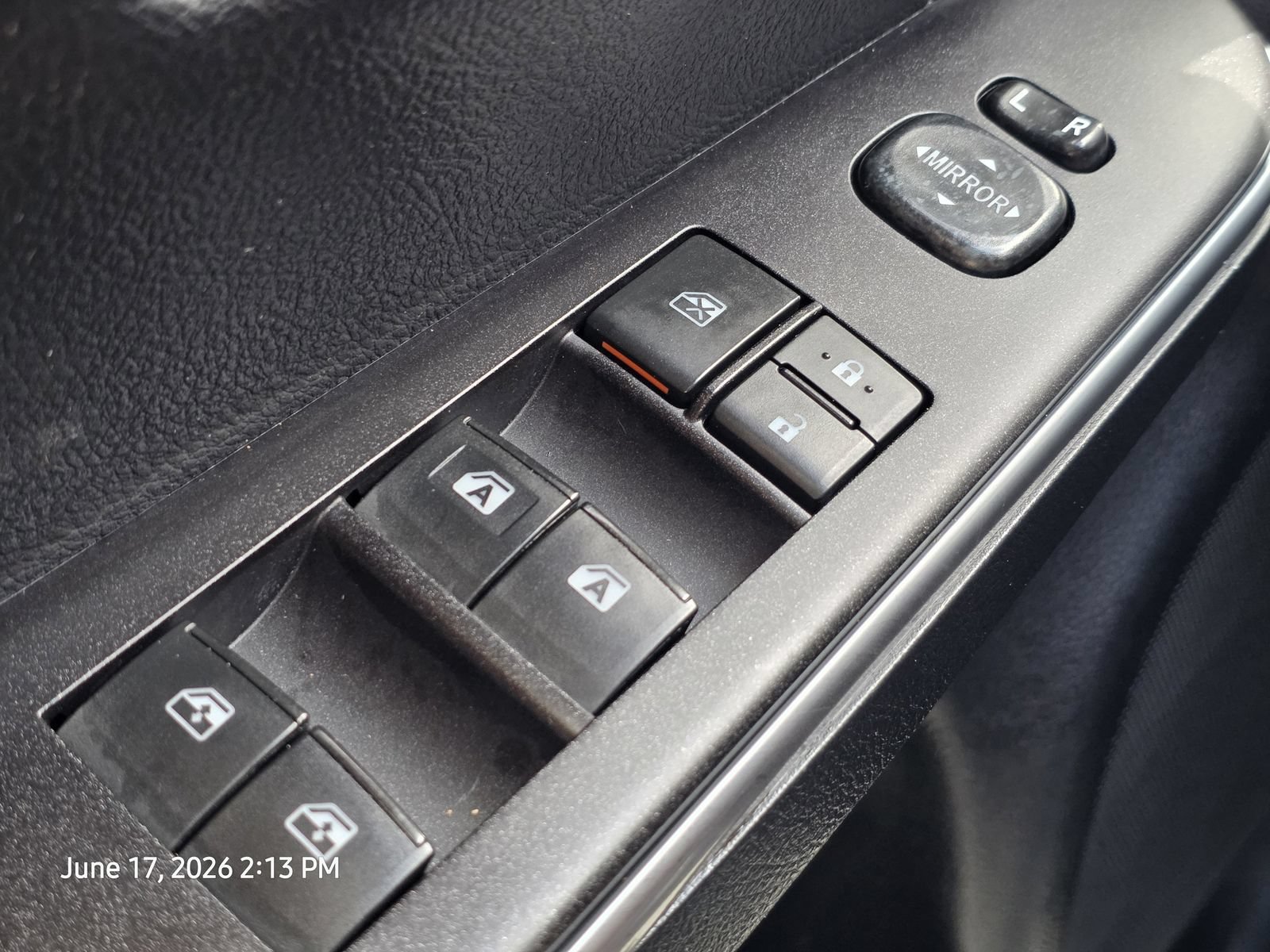 Used 2017 Toyota Camry SE FWD image 29