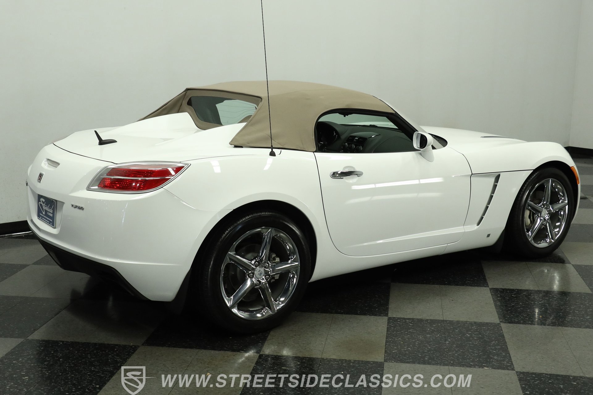 Used 2009 Saturn Sky Red Line image 12