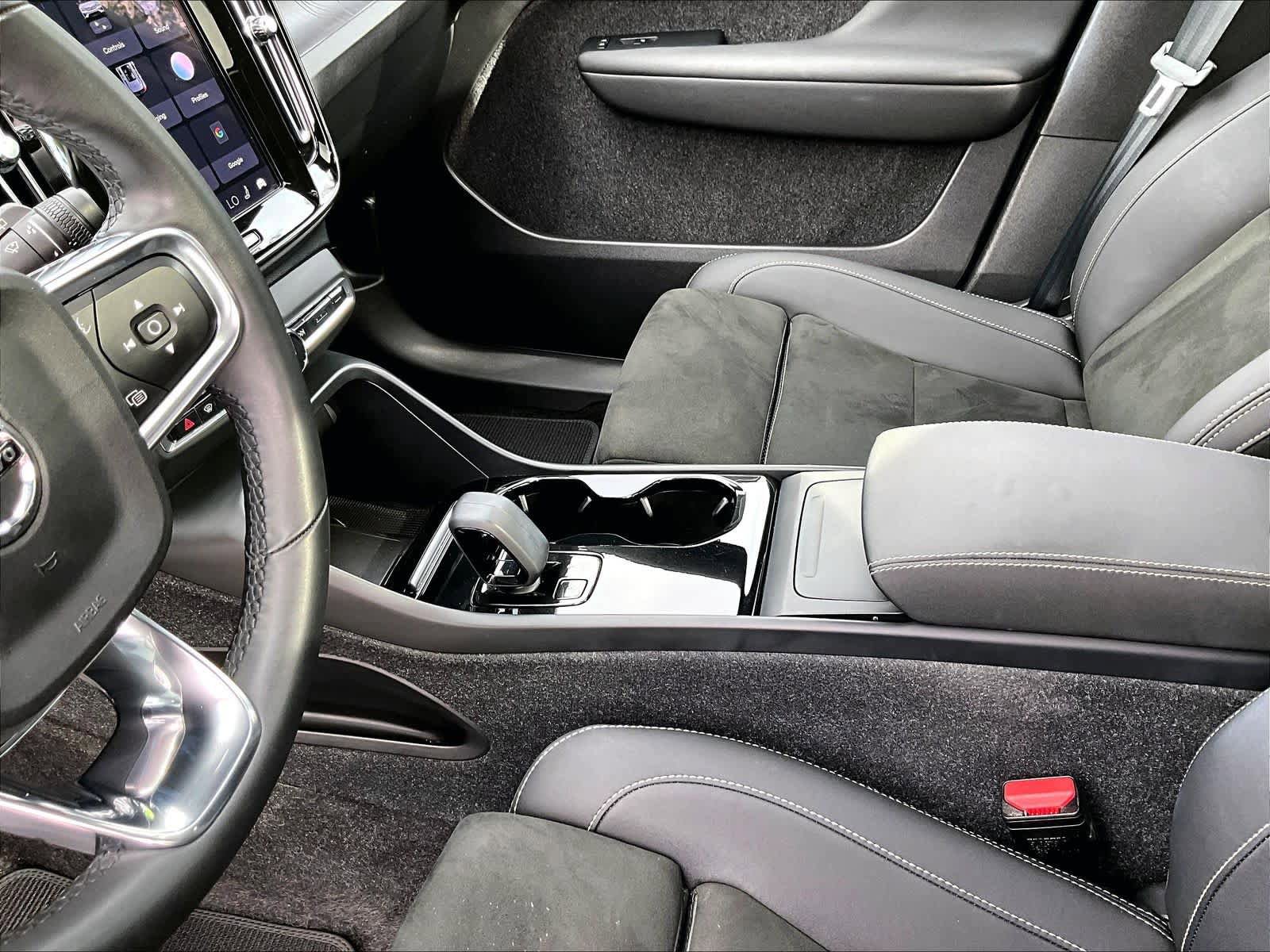 Used 2023 Volvo XC40 Recharge Ultimate AWD/4WD image 19