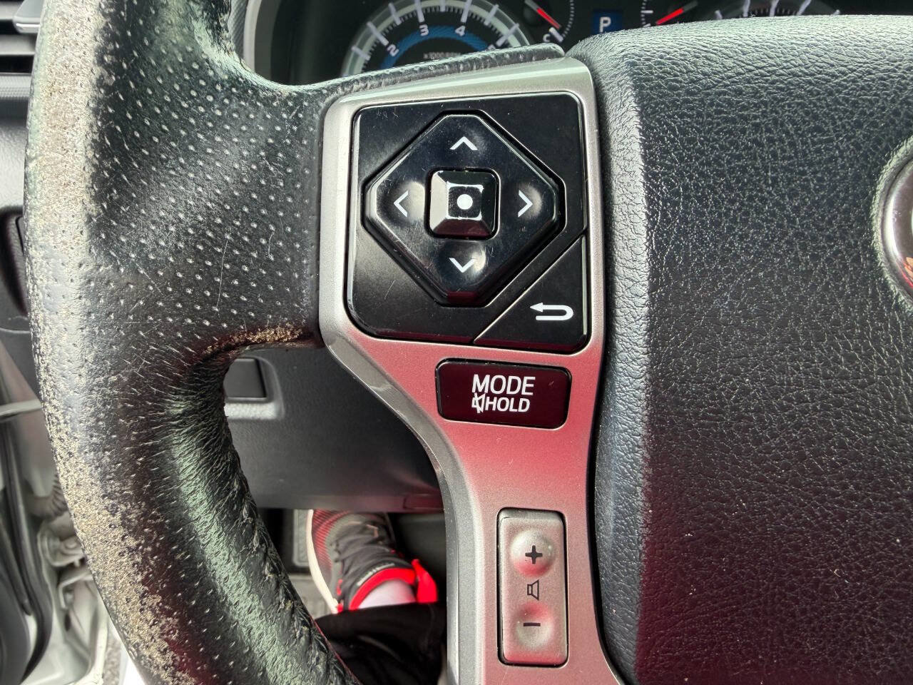 Used 2014 Toyota 4Runner SR5 AWD/4WD image 20