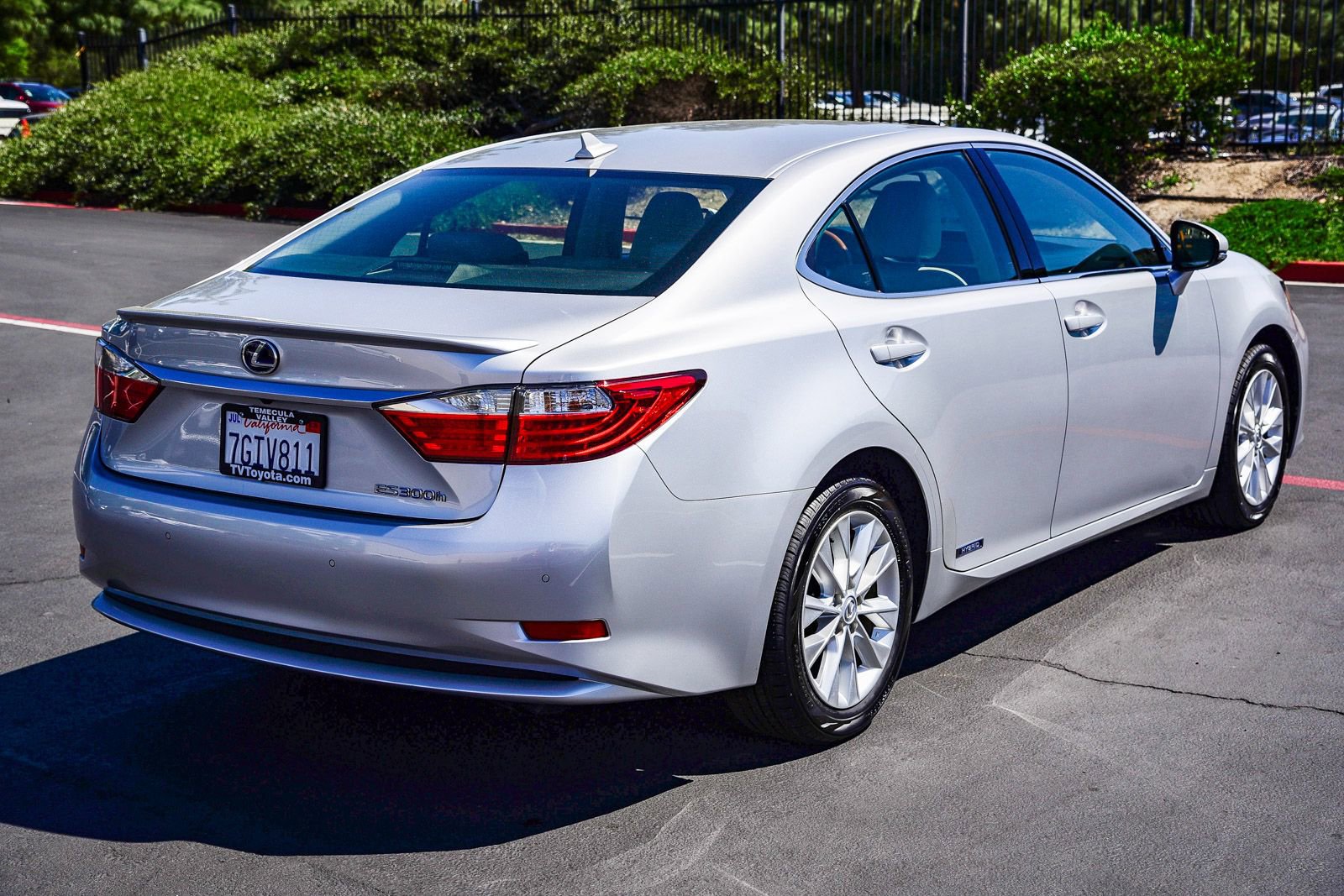 Used 2014 Lexus ES 300h w/ Luxury Package w/Bamboo Trim image 7