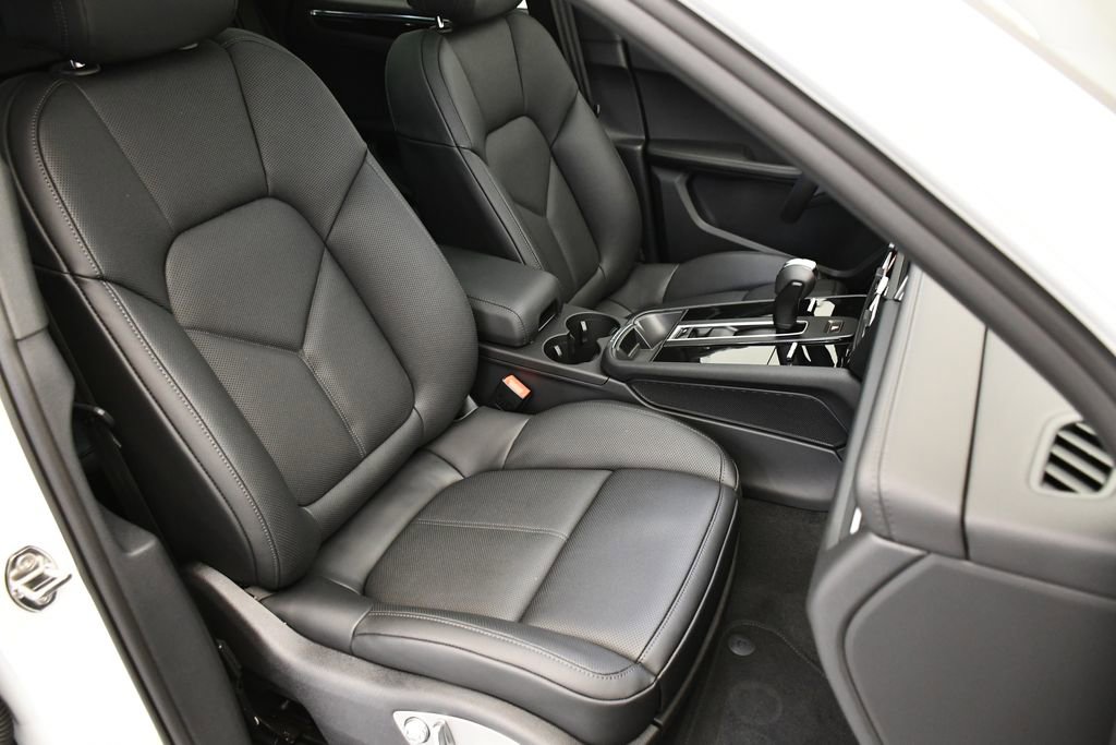 Used 2025 Porsche Macan image 51