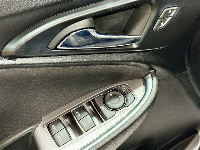 Used 2021 Chevrolet Malibu LT image 16