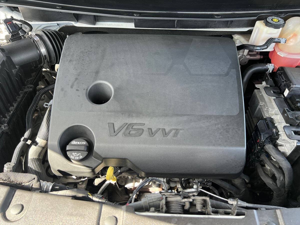 Used 2023 Chevrolet Traverse LS FWD image 17