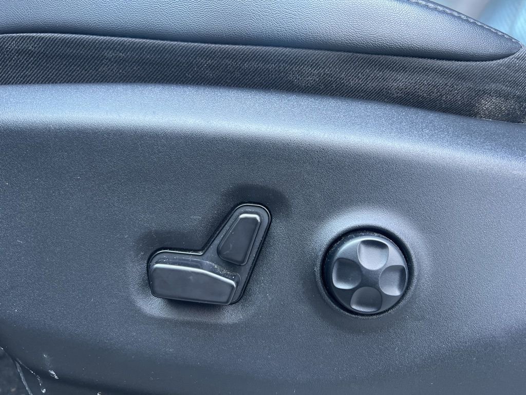 Used 2024 Chrysler Pacifica Touring-L image 10