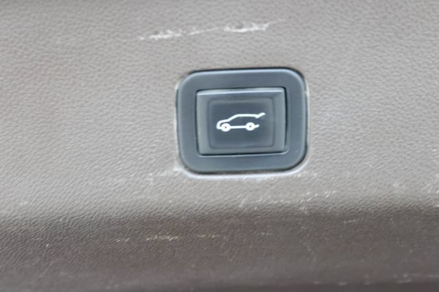 Used 2021 Chevrolet Tahoe Z71 w/ Luxury Package AWD/4WD image 5
