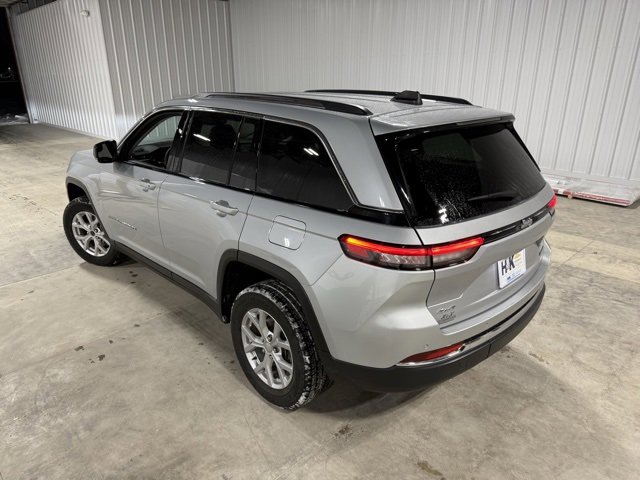 Used 2023 Jeep Grand Cherokee Limited image 38